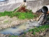 Scarico di acque reflue nel fiume Sabato