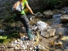 Volontari di Legambiente Alta Valle del Sabato che puliscono il fiume_4